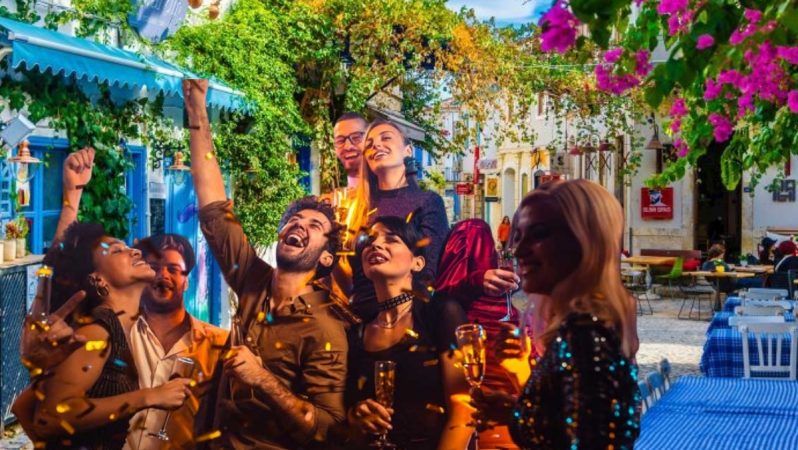 Alaçatı’da ne değişti? Müzik, mafya ve mekânların gölgesinde kaybolan bir Ege masalı