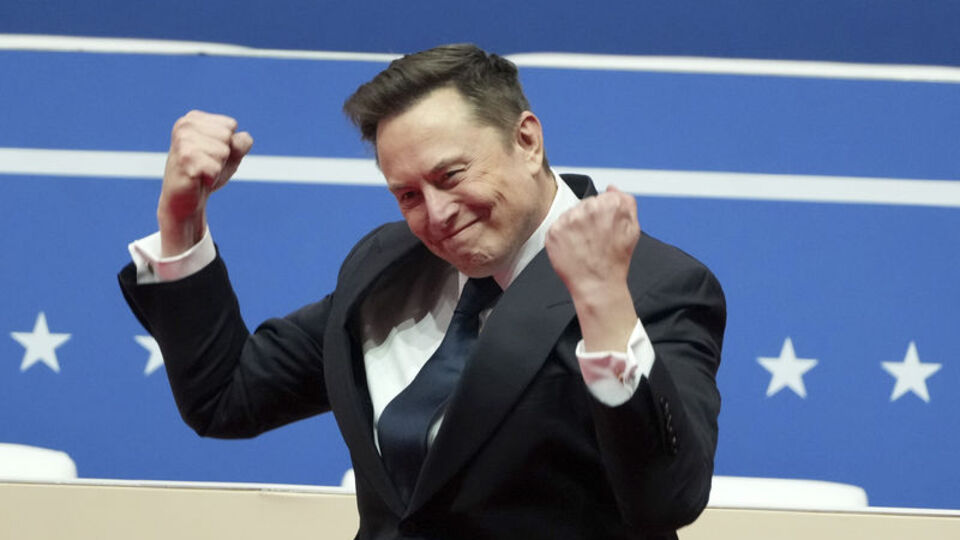 Tesla’dan CEO Musk’a 30 milyar dolarlık hisse ikramiyesine onay